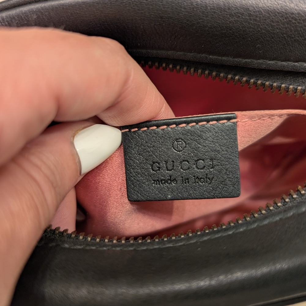 $950 DIRECT RARE Gucci Blk & Cream chevron leather camera bag! Exc condition π€ - Picture 11 of 15